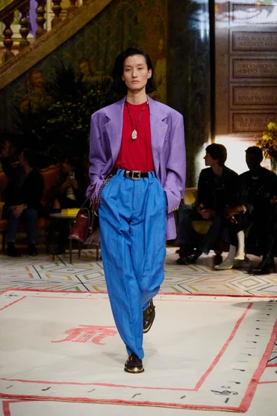 Look 10